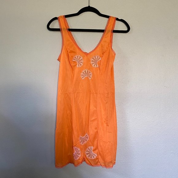 coral slip - Picture 1 of 1
